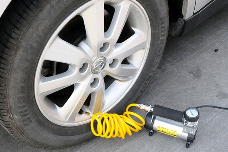 12v air compressor inflating car tyre